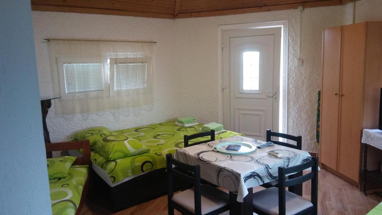 Petkovic Apartmani 1 Тиват Экстерьер фото