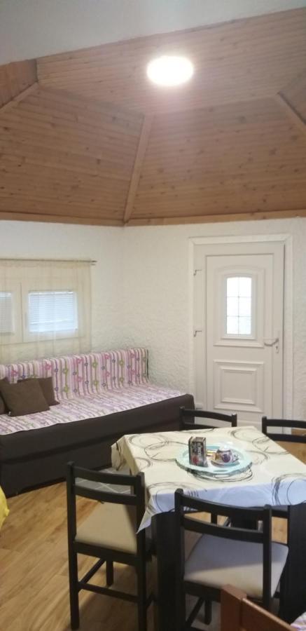 Petkovic Apartmani 1 Тиват Экстерьер фото